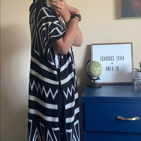 Shawl/Cardigan 🌟like new - Picture 2 of 3